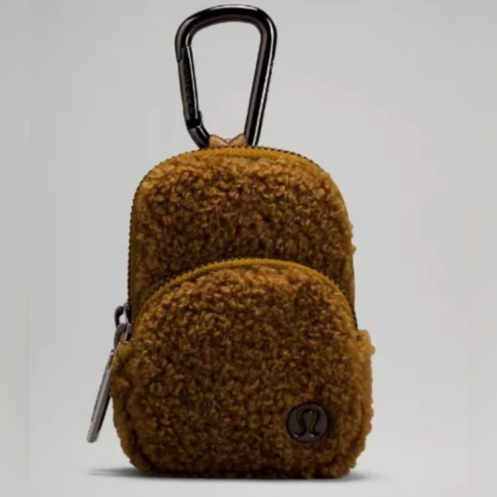 Lululemon Nano Clip-On Backpack fleece in Burnt Caramel 😍😍